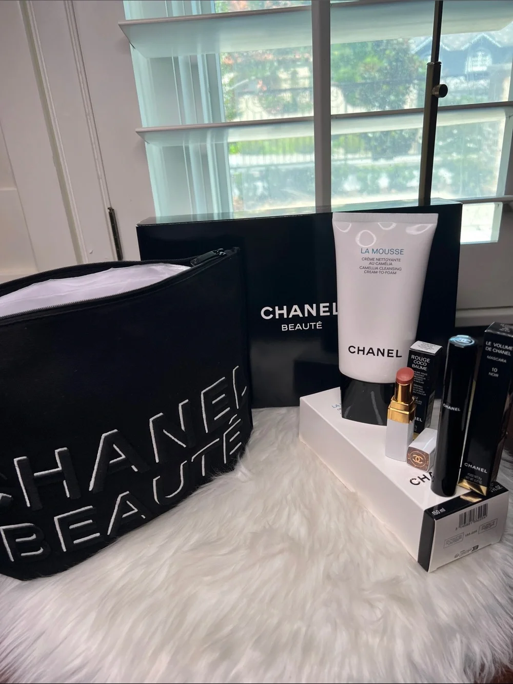 CHANEL BEAUTY Set: La Mousse, Volume Mascara &Rouge Coco Baume With Cosmetic Bag
